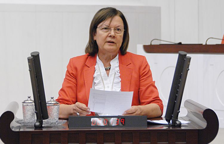 "AİLE HEKİMLİĞİ SİSTEMİ ÇÖKERTİLİYOR"