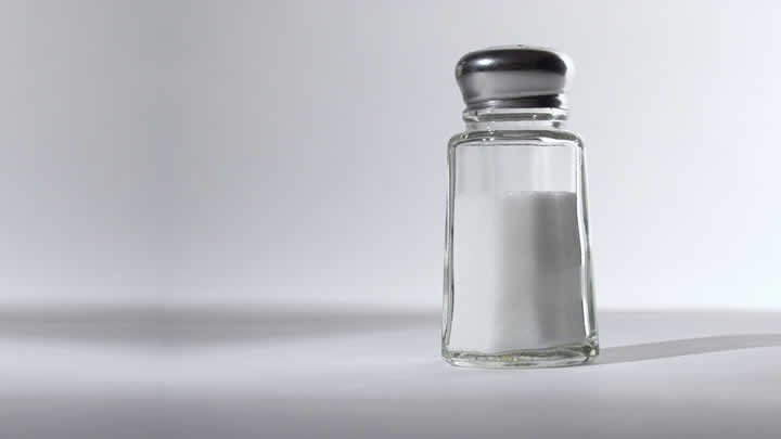 MASADAN TUZLUKLARI KALDIRIN