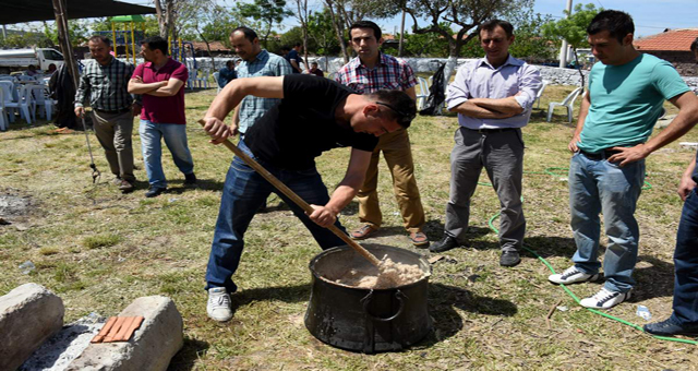 ALİAĞA'DA GELENEKSEL KEŞKEK GÜNÜ