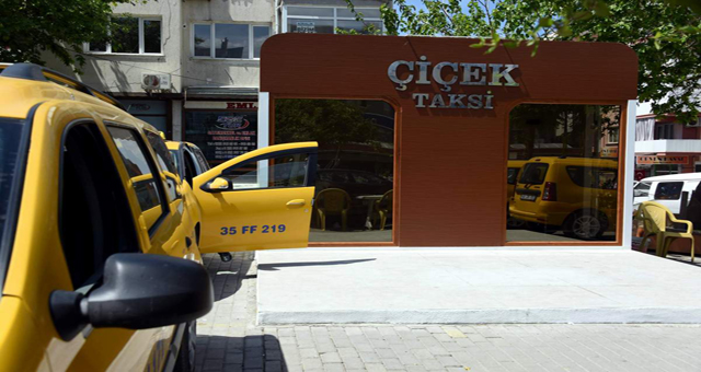 ALİAĞA'NIN YENİ MODERN TAKSİ DURAKLARI GÖZ KAMAŞTIRIYOR