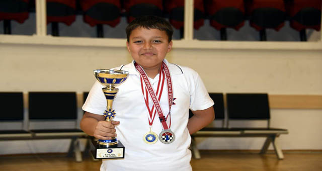 MİLLİ FORMA İLE TÜRKİYE'Yİ TEMSİL EDECEK