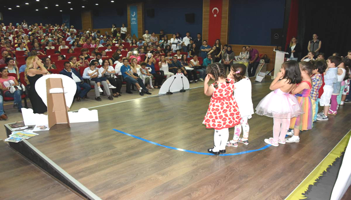 ALİAĞA BELEDİYESİ ÇOCUK EVİ ÖĞRENCİLERİ BAŞARI SERTİFİKALARINI ALDI