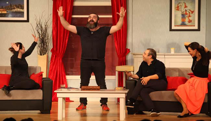 'Aşka Olan Meylim Senin Yüzünden' adlı tiyatro oyunu Aliağa'da sahnelenecek