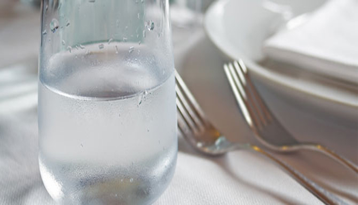 İftarla sahur arası en az 3 litre su şart!