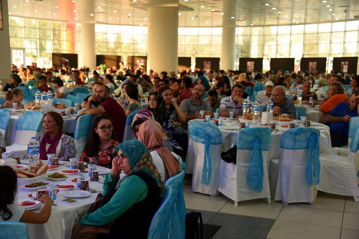 ALİAĞA BELEDİYESİ'NİN İFTAR SOFRASINDAN 42 BİN KİŞİ FAYDALANDI