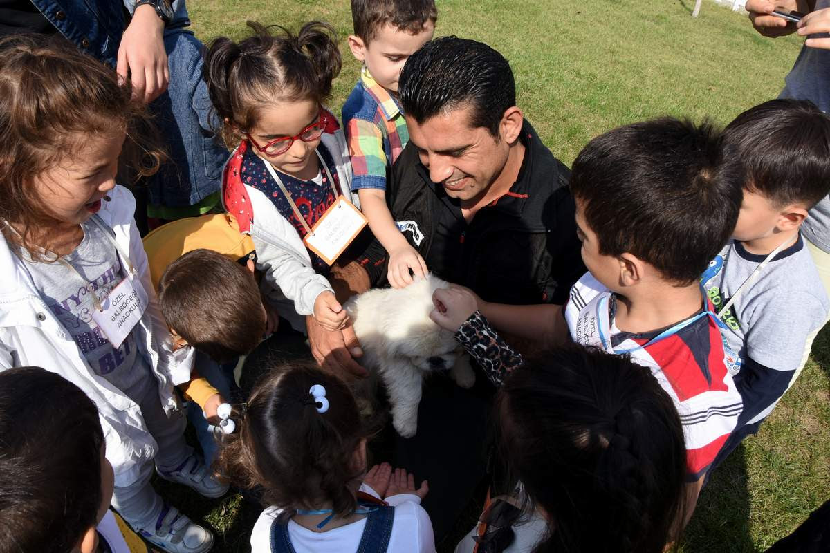 MİNİKLERDEN HAYVAN BAKIMEVİNE ZİYARET