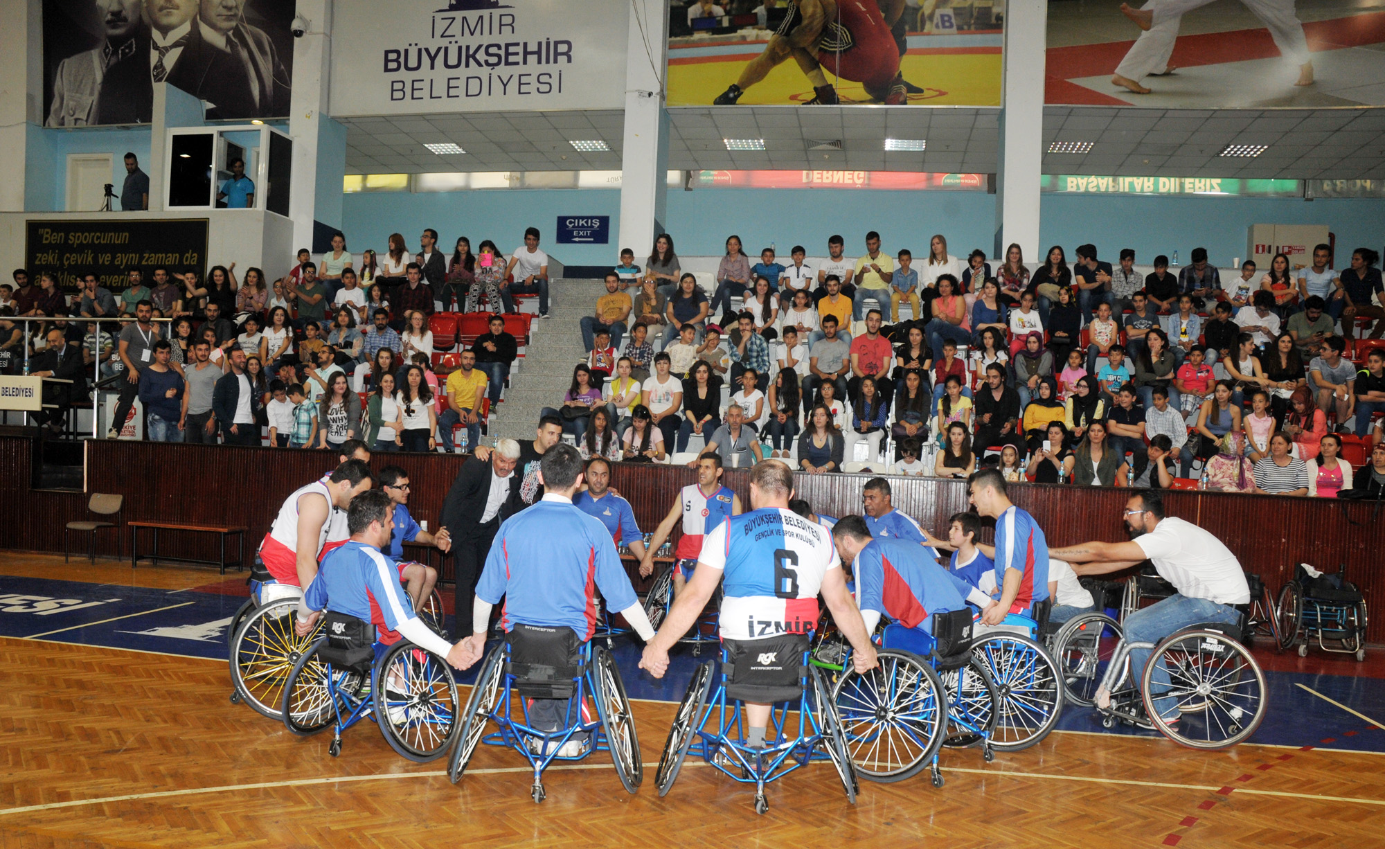 Gönüllüler sahaya indi