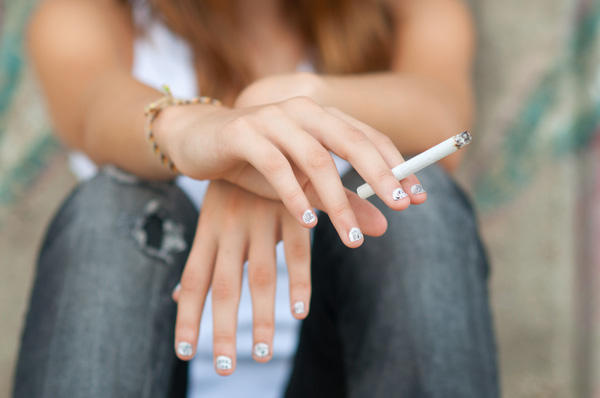 10 bağımlıdan 9'u sigaraya ergenlikte başlıyor