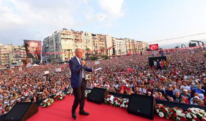 Muharrem İnce İzmirliler ile buluştu