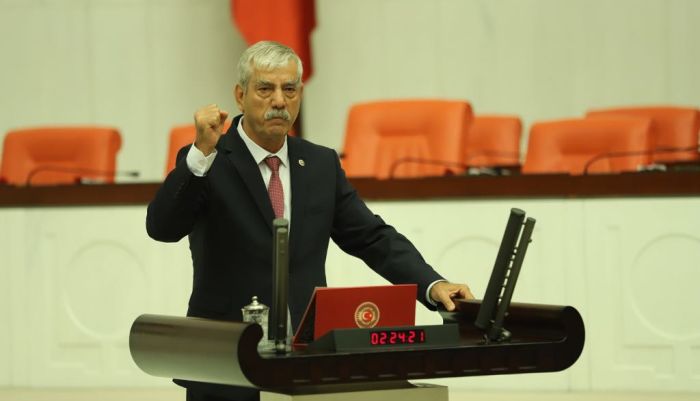 Kitap, meb'in yönetmeliğine aykırı!