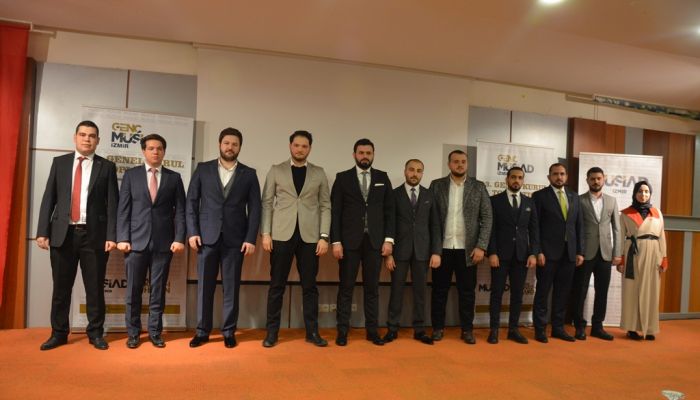 MÜSİAD İzmir'de bayrak değişimi