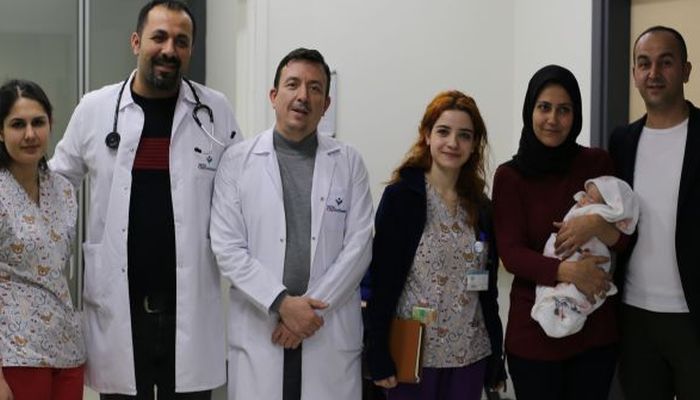 Mucize bebek hayata tutundu