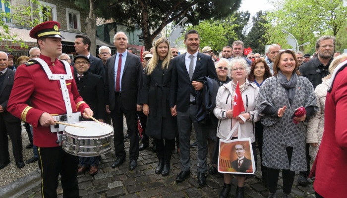 "Önünde saygıyla eğilirim"