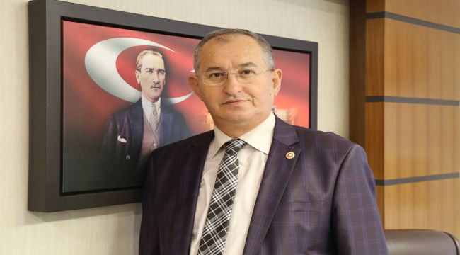 Gediz kirli akıyor, "Bakan" bakıyor!