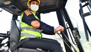 30 kadın, iş makinası operatörü ve ağır vasıta şoförü olmak için ter döküyor