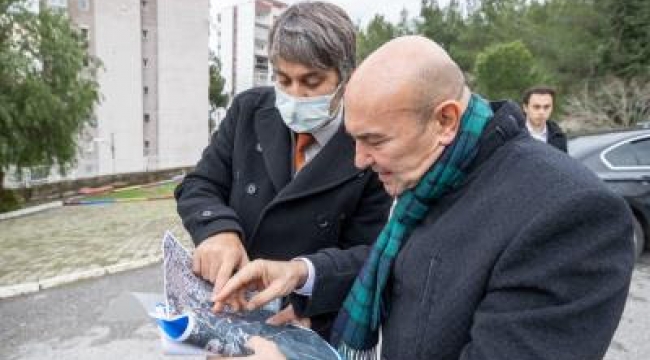 Başkan Soyer istinat duvarı çöken sitede inceleme yaptı