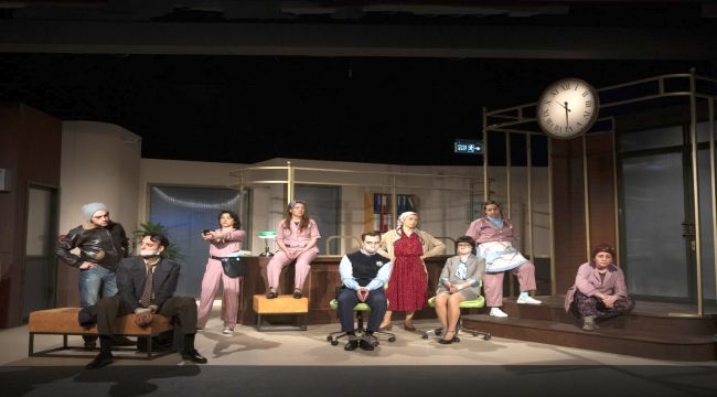 İzmir Belediyesi'nin Üçüncü Oyunu Perdede