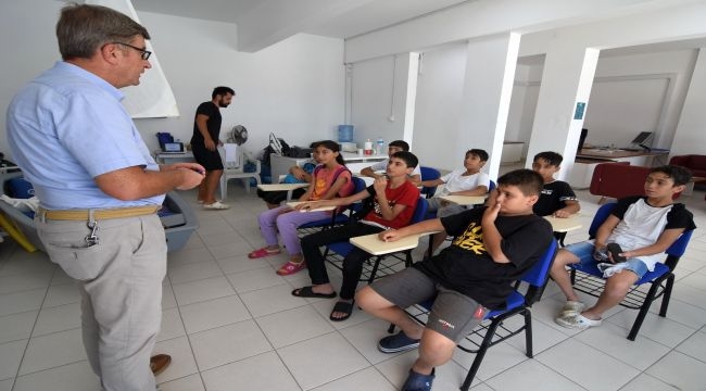 Çocuklar Yazın Keyfini Yüzme Dersleriyle Çıkarıyor 