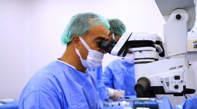 Dr.Serhan Gazyağcı Üç Meslektaşını Gözlükten Kurtardı