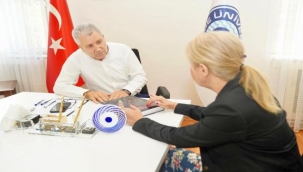 Egeli başarılı akademisyenden omurilik alanında önemli eser 