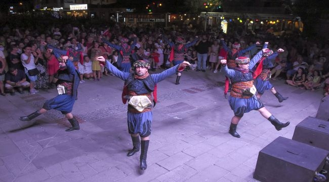 Foça'da yağlıboya resim sergisi