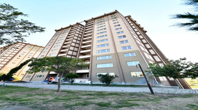 İzmir Büyükşehir Belediyesi Depremzedelere Desteği Sürdürüyor