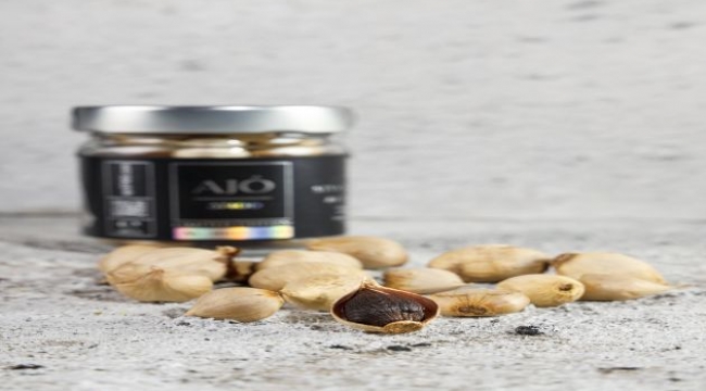 Lezzet ve sağlık bir diş siyah sarımsakta