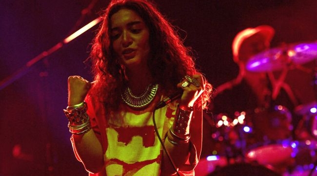 Lil Zey ilk solo konserini "Evim" dediği İzmir Fuarı'nda verdi