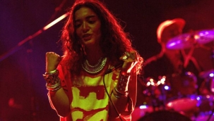 Lil Zey ilk solo konserini "Evim" dediği İzmir Fuarı'nda verdi