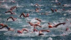 Triatlon Şampiyonlarına Ödüllerini Verdi