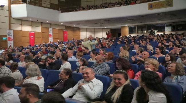  Klasi-Komik Bayraklı'da sahnelendi