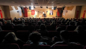 "Ben Kimim" tiyatro oyununa yoğun ilgi