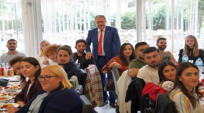 Erasmus programına en çok öğrenci gönderen ve alan ilk 5 üniversite içinde