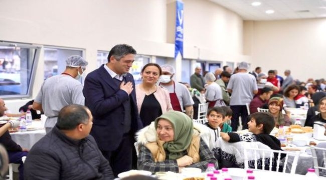 Aliağalılar ilk iftarda bir araya geldi