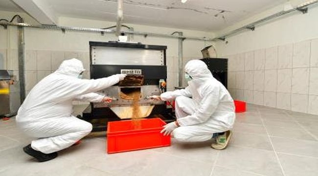 İzmir Büyükşehir Belediyesi can dostlar için mama üretimine başladı
