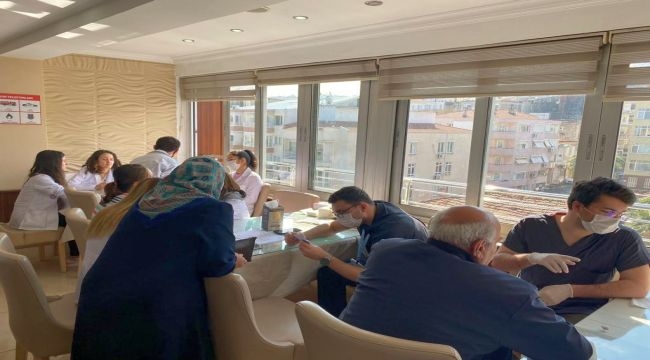 Egeli gönüllü diş hekimlerinden depremzedelere ağız bakım hizmeti