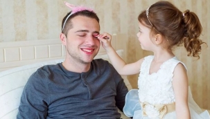 Kız çocuklarında babaya aşırı düşkünlük 3-6 yaş arasında görülüyor