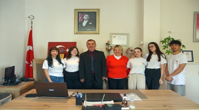 Egeli genç iletişimciler "Patini Uzat" diyerek can dostları sevindirmeyi sürdürüyor