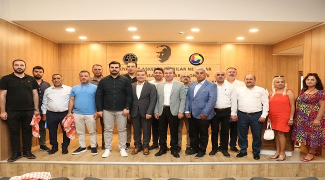 İzmir Milletvekili Eyyüp Kadir İnan Bergama'yı Ziyaret Etti