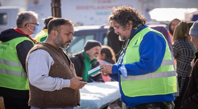 İzmir'den Hatay'a 244'üncü destek tırı gönderildi 