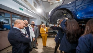 İzmir Büyükşehir Belediyesi, otomotiv sektörüne de kadın ustalar yetiştirdi