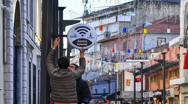 Kemeraltı'nda 17 noktada WİzmirNet dönemi