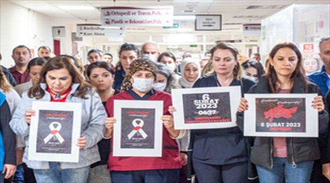 6 Şubat depreminde hayatını kaybedenler İzmir'de anıldı 