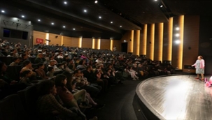 "Dikkat Nine Çıkabilir" prömiyerini yaptı