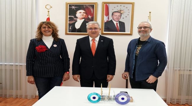 Egeli Sinemacı Akademisyene "En İyi Yönetmen" Ödülü