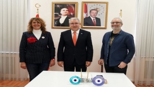 Egeli Sinemacı Akademisyene "En İyi Yönetmen" Ödülü