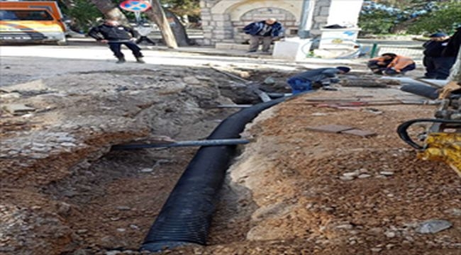 Karaburun Cumhuriyet Caddesi atık su hattına kavuştu