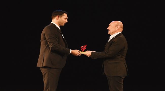 İzmir Şehir Tiyatrosu sanatçılarından Başkan Soyer'e teşekkür