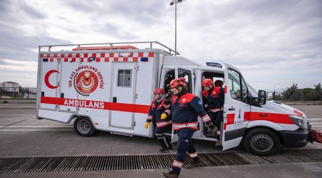 İzmir İtfaiyesinin özel donanımlı paramedikleri Türkiye'ye örnek oluyor