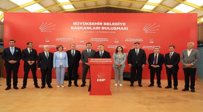 Başkan Tugay CHP'li Büyükşehir Belediye Başkanları Buluşmasına Katıldı